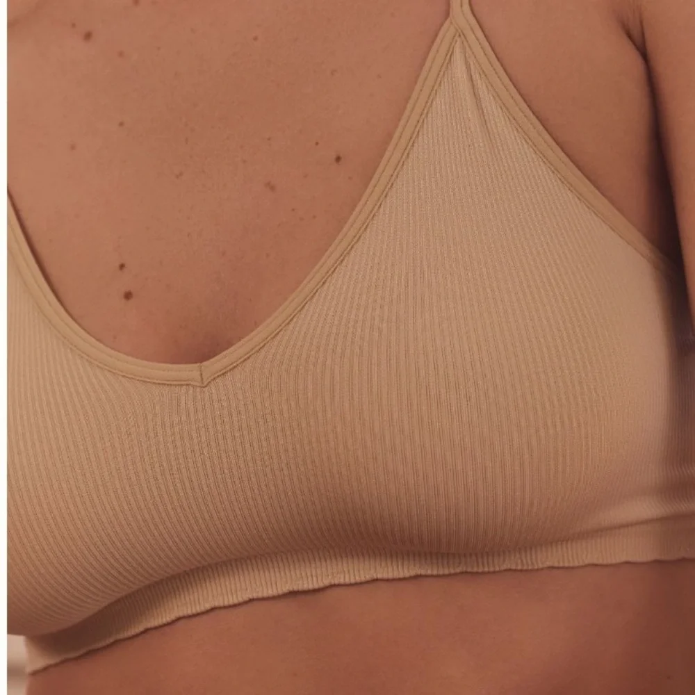 Anthropologie Seamless Ribbed racerback Bralette in Light Sand - Picture 3 of 6